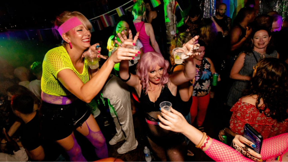 35 Bar Event Ideas to Bring in Regulars (and Keep Them Happy)