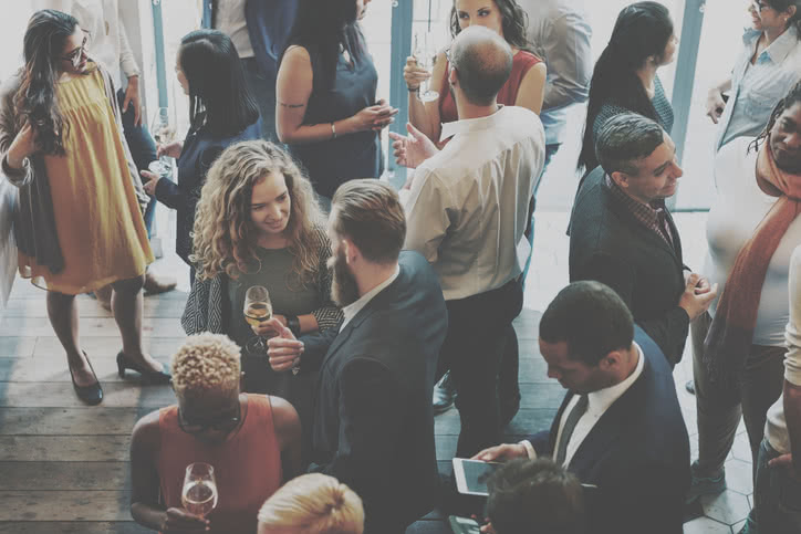 How to organise a networking event. Professionals mingling at a networking event.